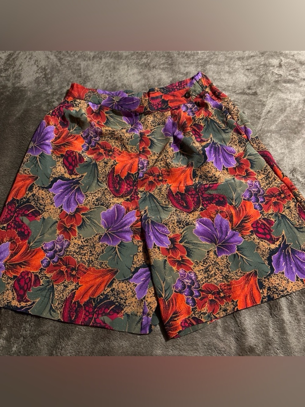 Vintage Joyce Floral Grape Print High Waisted Shorts Size 14